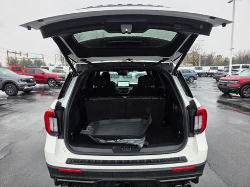 Certified 2025 Ford Explorer ST image 9