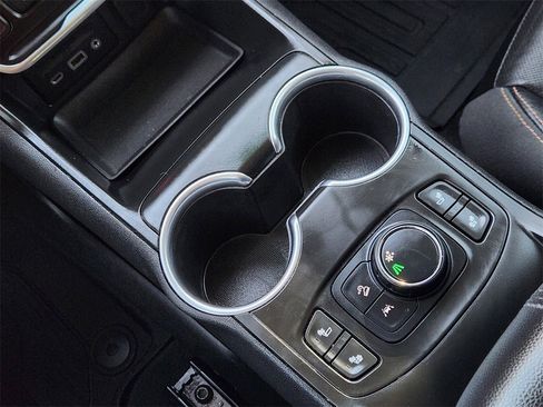 Used 2021 GMC Terrain SLT w/ Infotainment Package II image 19