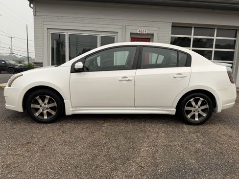 Used 2012 Nissan Sentra 2.0 SR w/ Special Edition Pkg FWD image 2