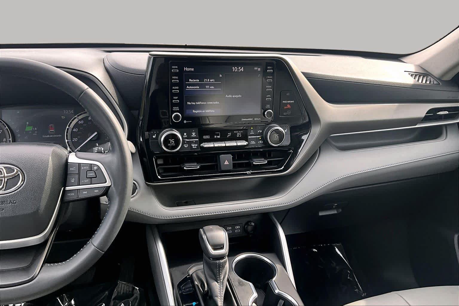 Used 2022 Toyota Highlander XLE AWD/4WD image 7
