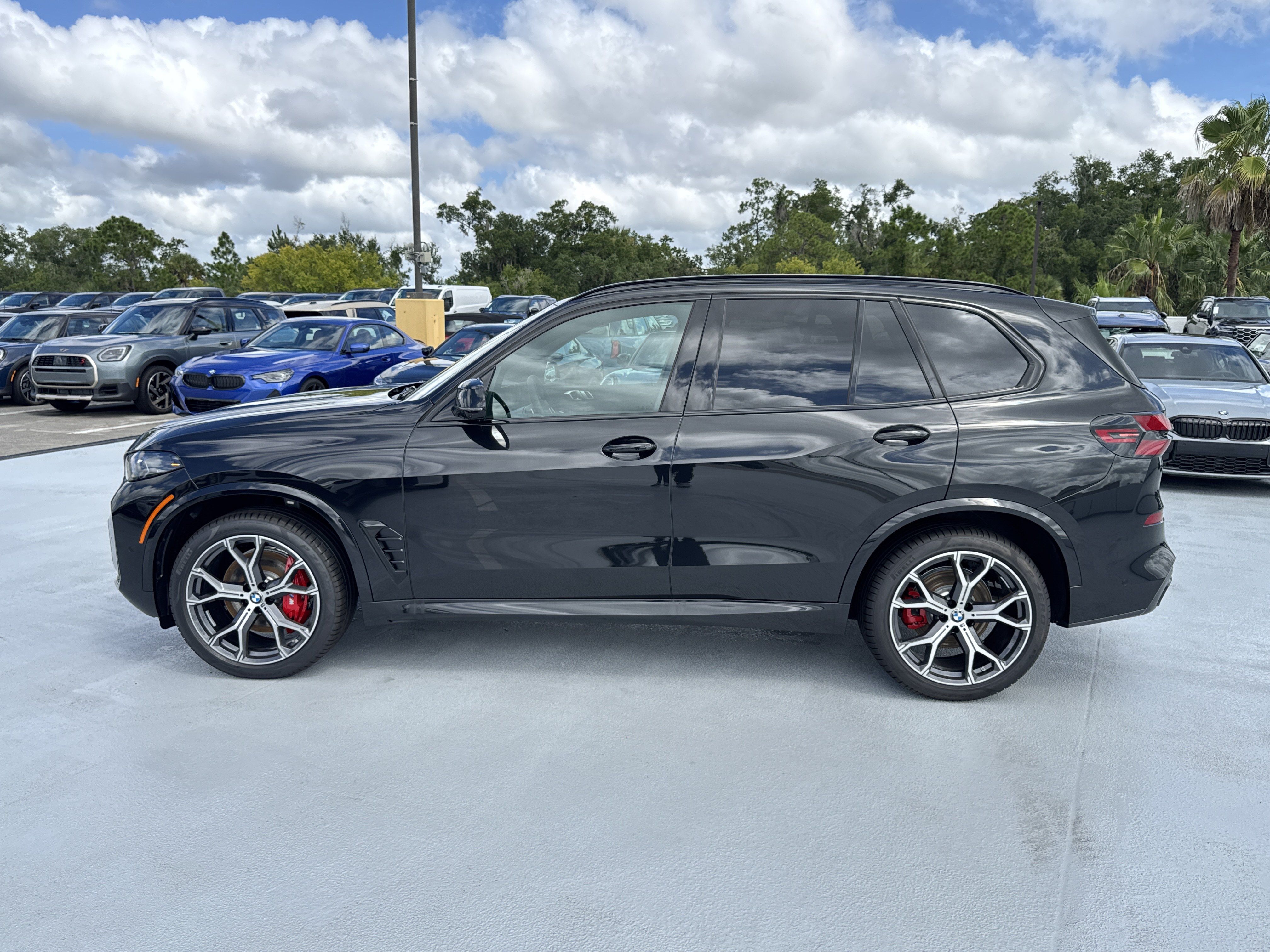 New 2026 BMW X5 xDrive40i w/ M Sport Package AWD/4WD image 4
