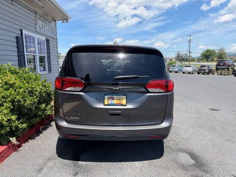 Used 2019 Chrysler Pacifica Touring Plus w/ S Appearance Package FWD image 7