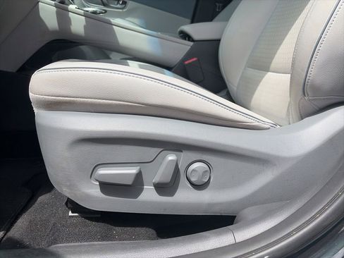 Used 2021 Hyundai Kona Limited w/ Cargo Package FWD image 13