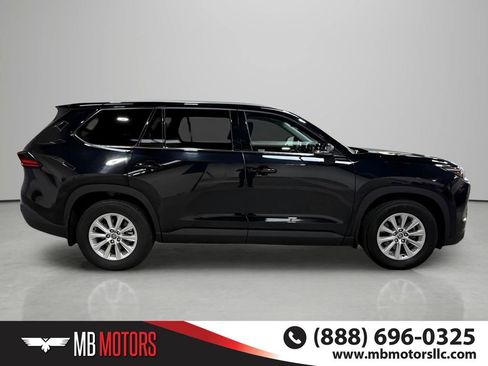 Used 2025 Toyota Grand Highlander AWD image 3