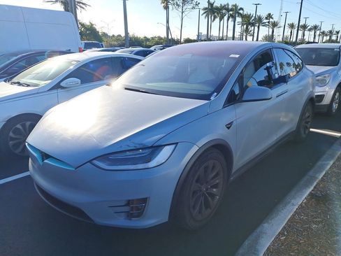 Used 2018 Tesla Model X 75D image 1