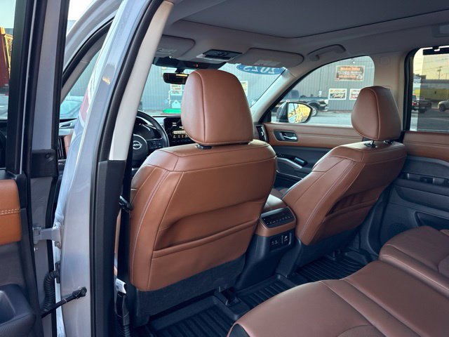Used 2025 Nissan Pathfinder Platinum w/ Cargo Package AWD/4WD image 30
