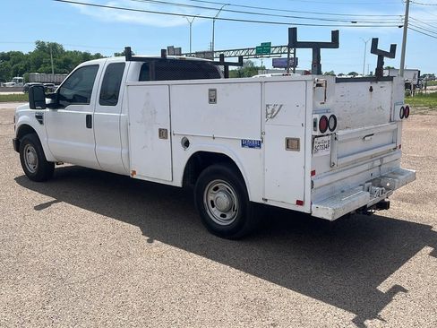 Used 2010 Ford F250 XL image 2