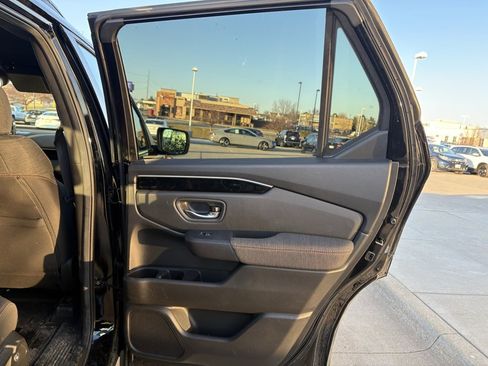 Used 2025 Honda Pilot Sport image 30