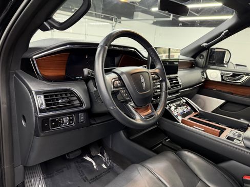 Used 2023 Lincoln Navigator Reserve image 17
