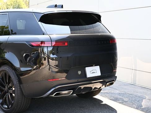 Used 2026 Land Rover Range Rover Sport SE AWD/4WD image 9