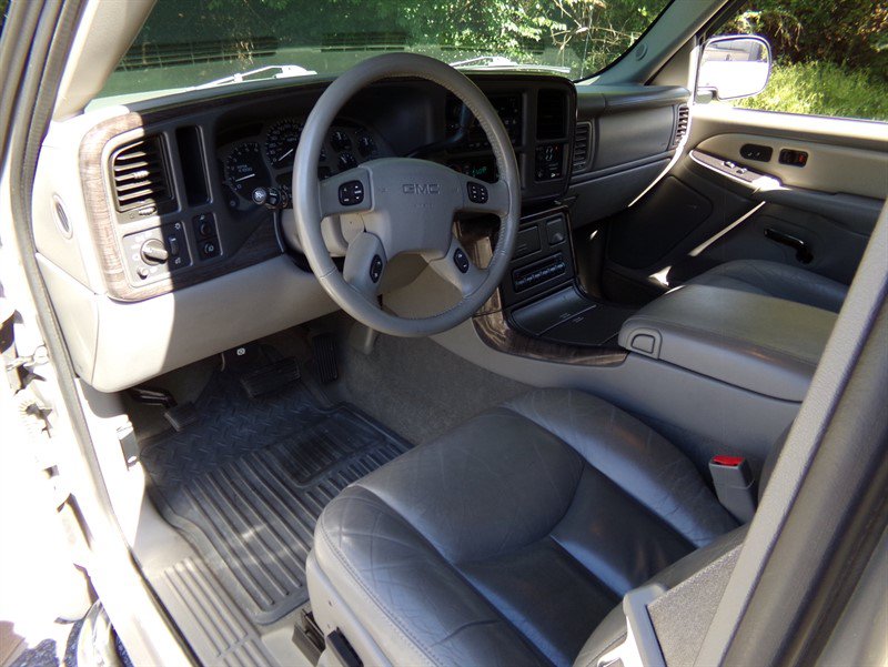 Used 2004 GMC Sierra 1500 Denali AWD/4WD image 16