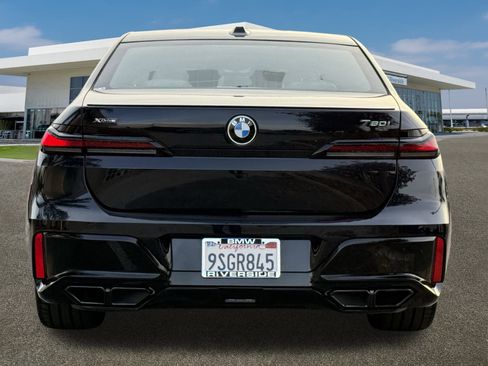 Used 2025 BMW 760i xDrive image 9