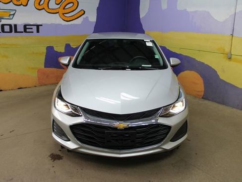 Used 2019 Chevrolet Cruze LT FWD image 3