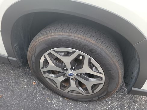 Used 2024 Subaru Forester Premium AWD/4WD image 8
