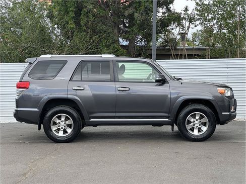 Used 2013 Toyota 4Runner SR5 w/ Premium Pkg AWD/4WD image 9
