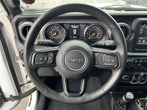 Used 2022 Jeep Gladiator Sport image 11