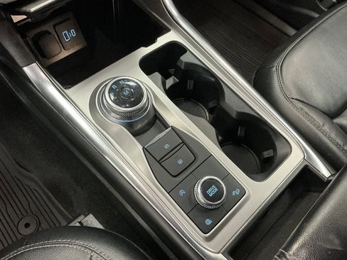 Used 2021 Ford Explorer XLT w/ Equipment Group 202A AWD/4WD image 19