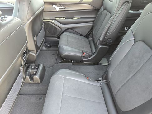 New 2025 Jeep Grand Cherokee L Altitude image 17