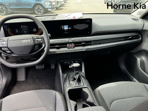 New 2025 Kia K4 LXS image 12