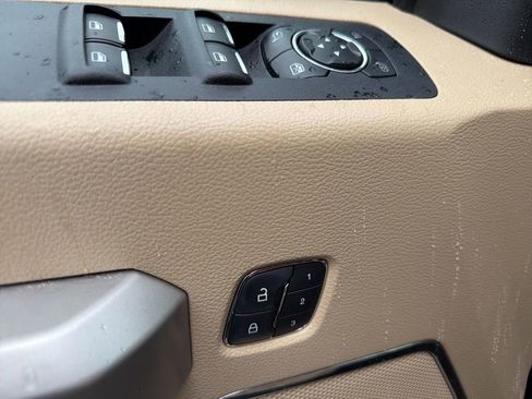 Used 2015 Ford F150 Lariat w/ Equipment Group 502A Luxury AWD/4WD image 16