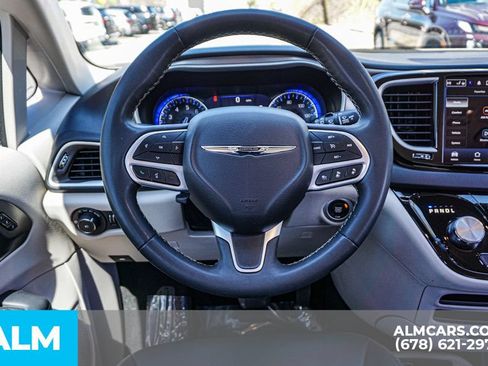 Used 2024 Chrysler Pacifica Touring-L FWD image 29