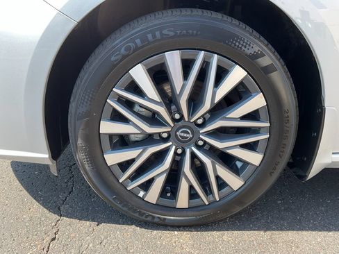 Used 2024 Nissan Altima 2.5 SV AWD/4WD image 9