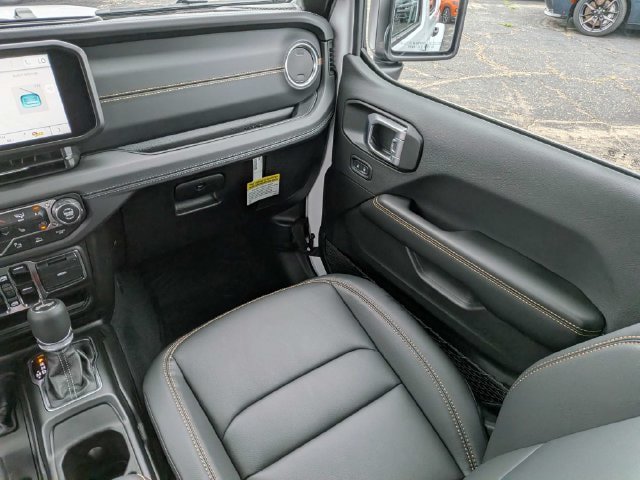 New 2027 Jeep Wrangler Unlimited Sahara AWD/4WD image 16