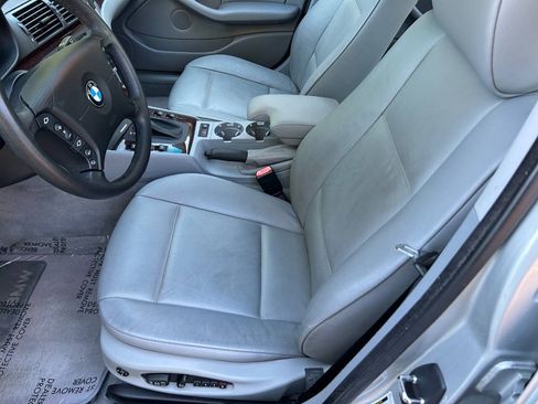 Used 2005 BMW 325i Sedan RWD image 22