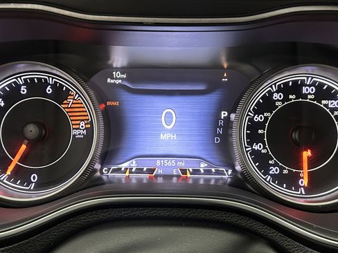 Used 2019 Jeep Cherokee Trailhawk image 10