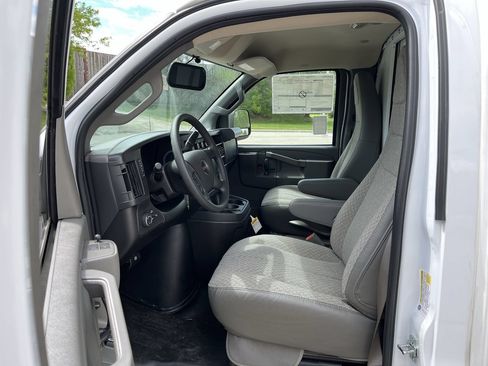New 2026 GMC Savana 3500 w/ Power Convenience Package RWD image 3