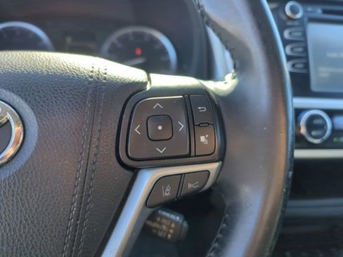 Used 2018 Toyota Highlander SE image 14