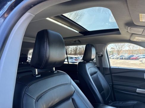 Used 2021 Ford Explorer XLT w/ Equipment Group 202A image 33