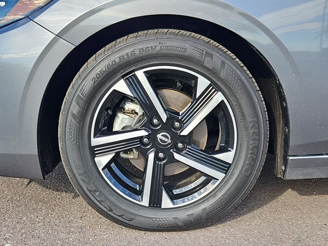 Used 2025 Nissan Sentra SV FWD image 15