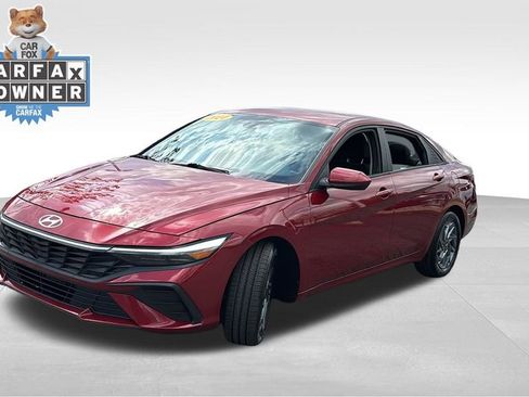 Used 2024 Hyundai Elantra Blue image 3