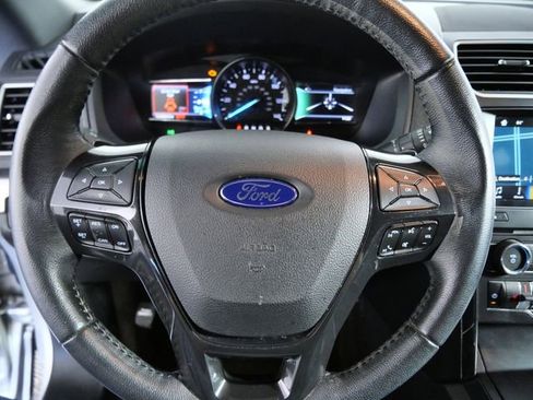 Used 2017 Ford Explorer XLT w/ Equipment Group 202A AWD/4WD image 19