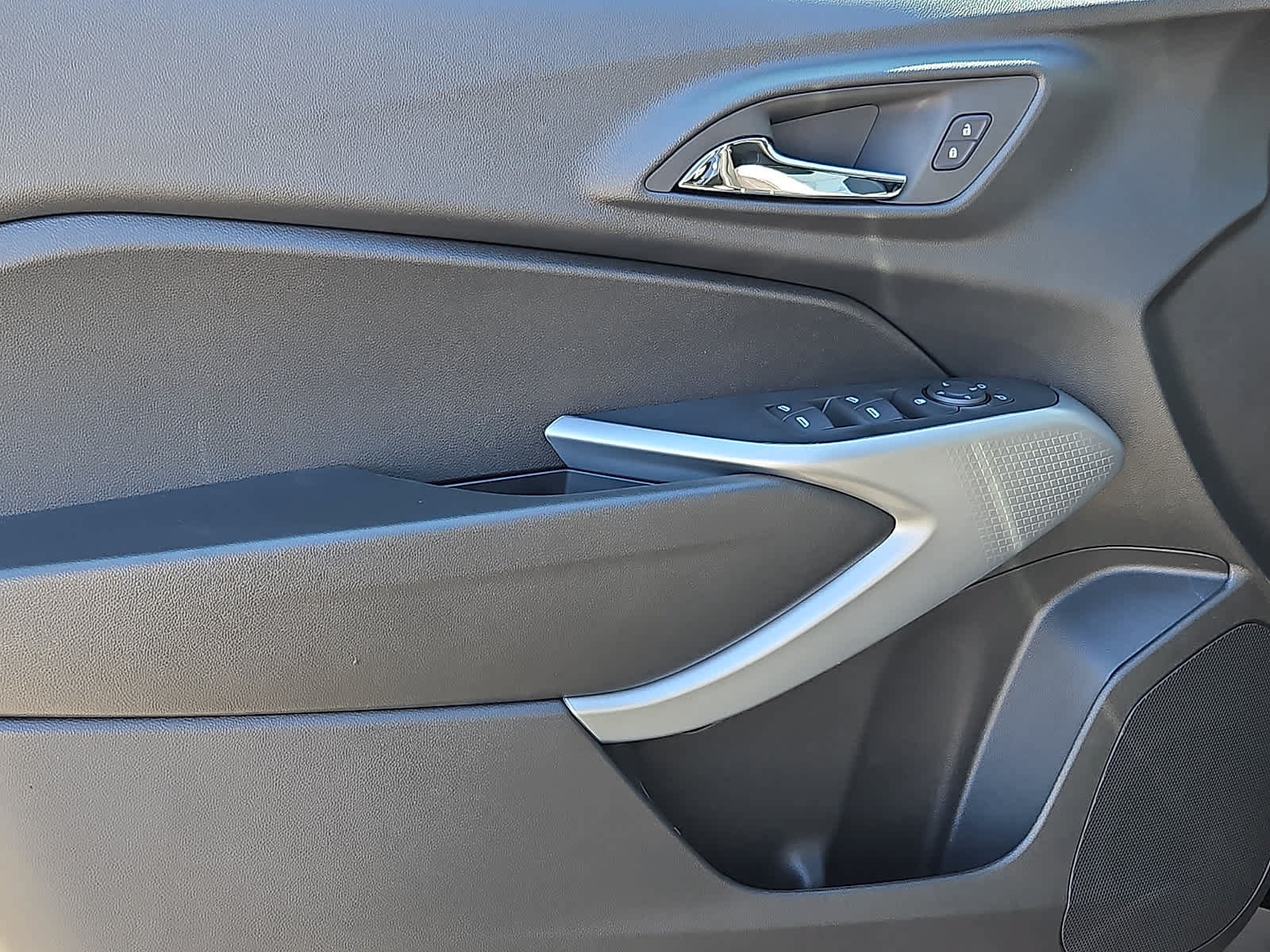 New 2026 Chevrolet Trax LS w/ LS Convenience Package FWD image 10