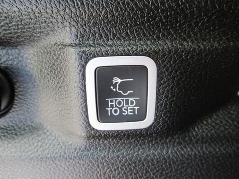 Used 2023 Jeep Grand Cherokee L Summit AWD/4WD image 41