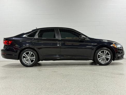 Used 2021 Volkswagen Jetta R-Line w/ R-Line Cold Weather Package FWD image 5