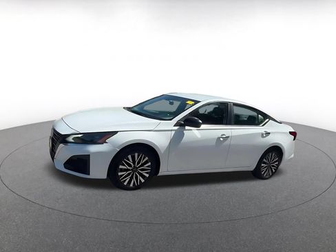 Used 2025 Nissan Altima 2.5 SV FWD image 8