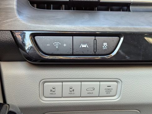 Used 2024 Kia Carnival SX image 30