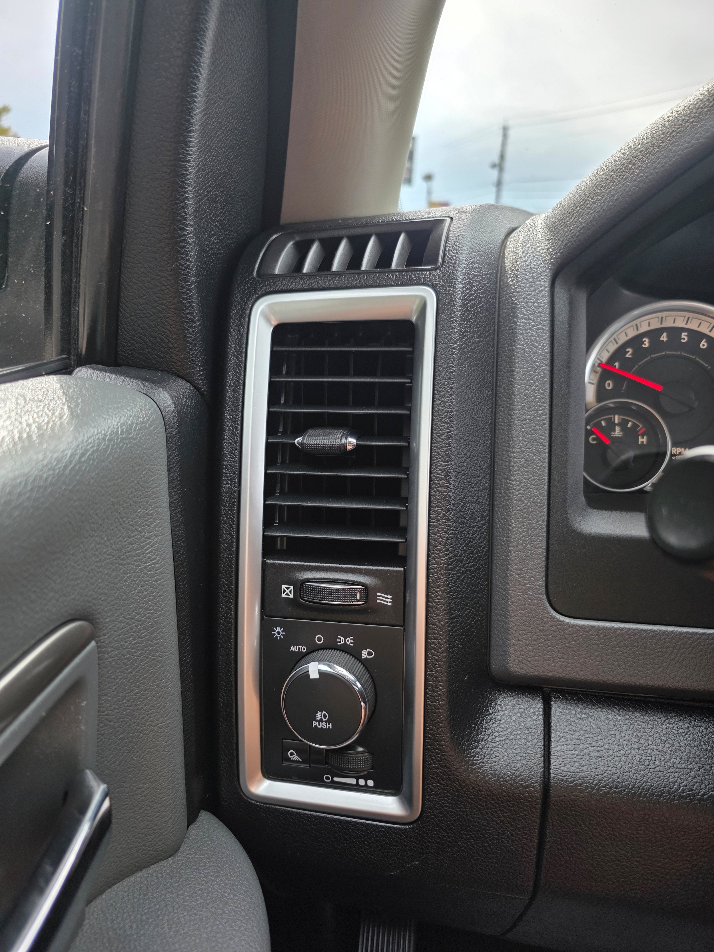 Used 2014 RAM 2500 SLT w/ Luxury Group AWD/4WD image 20
