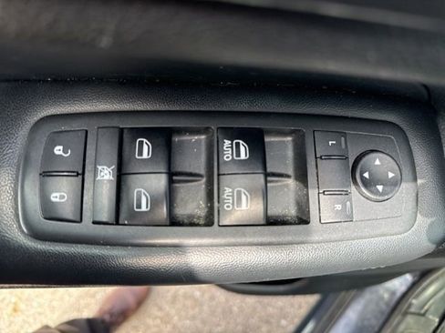 Used 2018 Jeep Grand Cherokee Altitude image 9