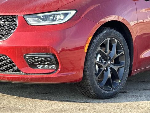 New 2026 Chrysler Pacifica Limited w/ S Appearance Package image 7