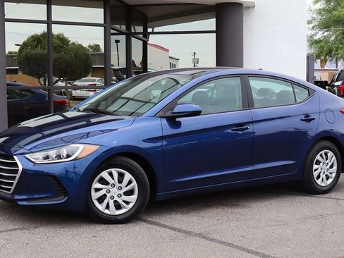 Used 2017 Hyundai Elantra SE FWD image 3