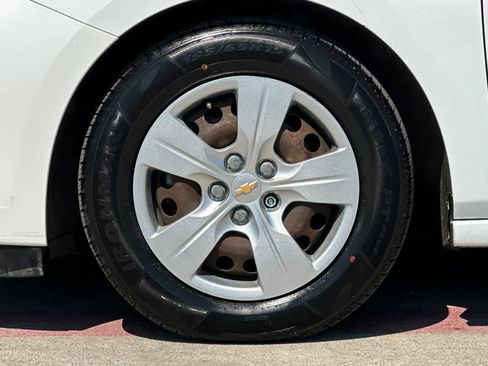 Used 2017 Chevrolet Cruze LS image 33