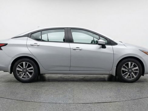 Used 2025 Nissan Versa SV FWD image 11