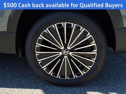 New 2026 Volkswagen Taos SE image 4