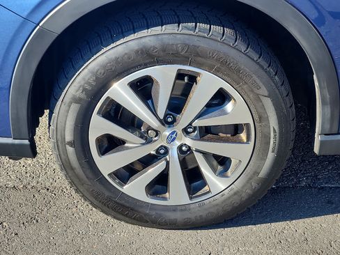 Used 2020 Subaru Outback Premium image 8