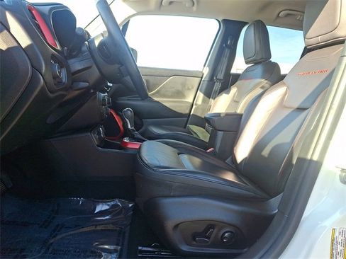 Used 2022 Jeep Renegade Trailhawk image 13