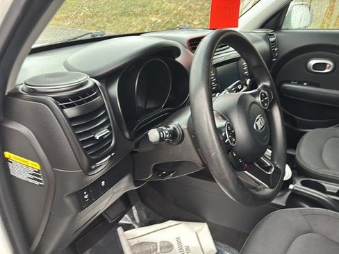 Used 2018 Kia Soul + image 13